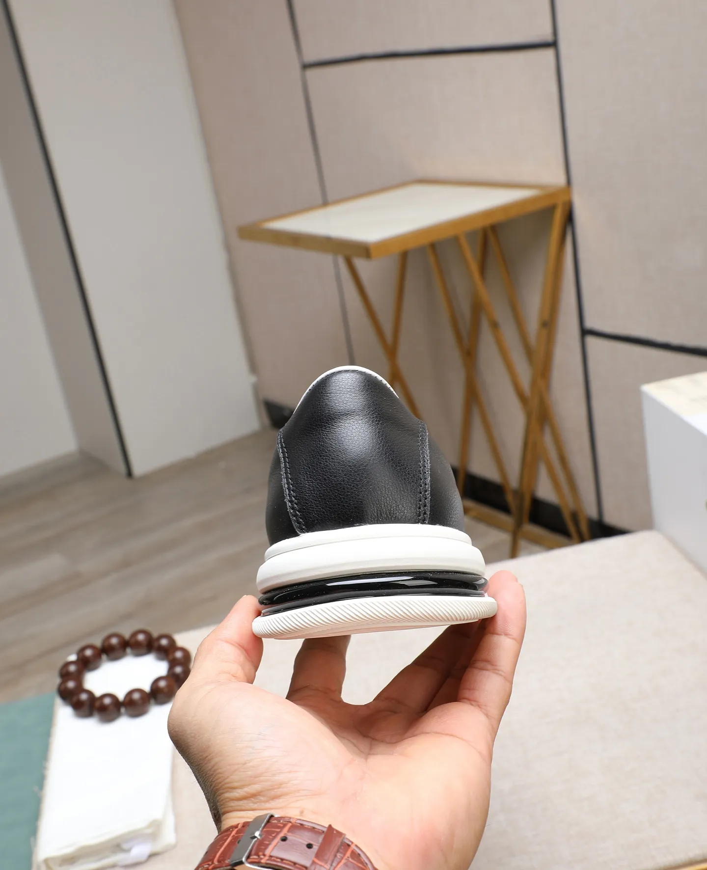 Men's shoes 💰460 GUCCI🔍🔍The latest models are on sale at the same time at the counter. Original calfskin imported from Italy, genuine leather lining, (high-end, extravagant, and classy) with exquisite workmanship. Soles: Original soles specially provided by the original factory. ⚠Exclusive double-layer movable molded soles are super comfortable⚠. Photos of the real thing🎬The real thing is even better🔍🔍"High quality·Follow the order" Code number 38-44